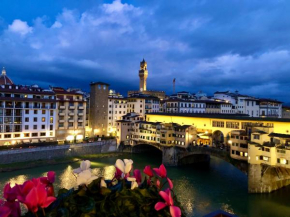 Ponte Vecchio View Luxury Apartment